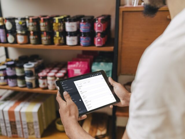 Pagamenti digitali: +29,2% di transazioni nei supermercati e negozi di alimentari nel 2024